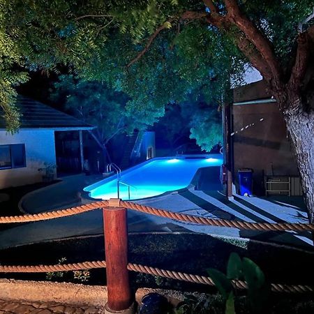 Lunar Dive Resort: Bamboo Villas Kubu Exterior photo