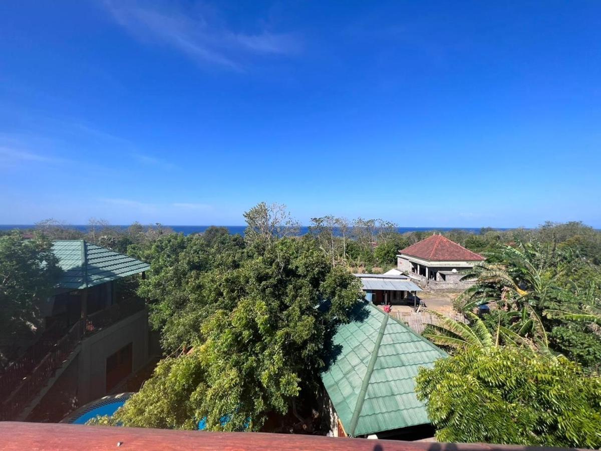 Lunar Dive Resort: Bamboo Villas Kubu Exterior photo