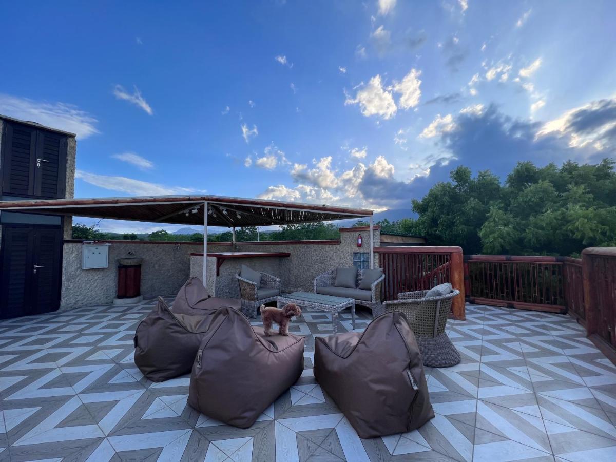 Lunar Dive Resort: Bamboo Villas Kubu Exterior photo