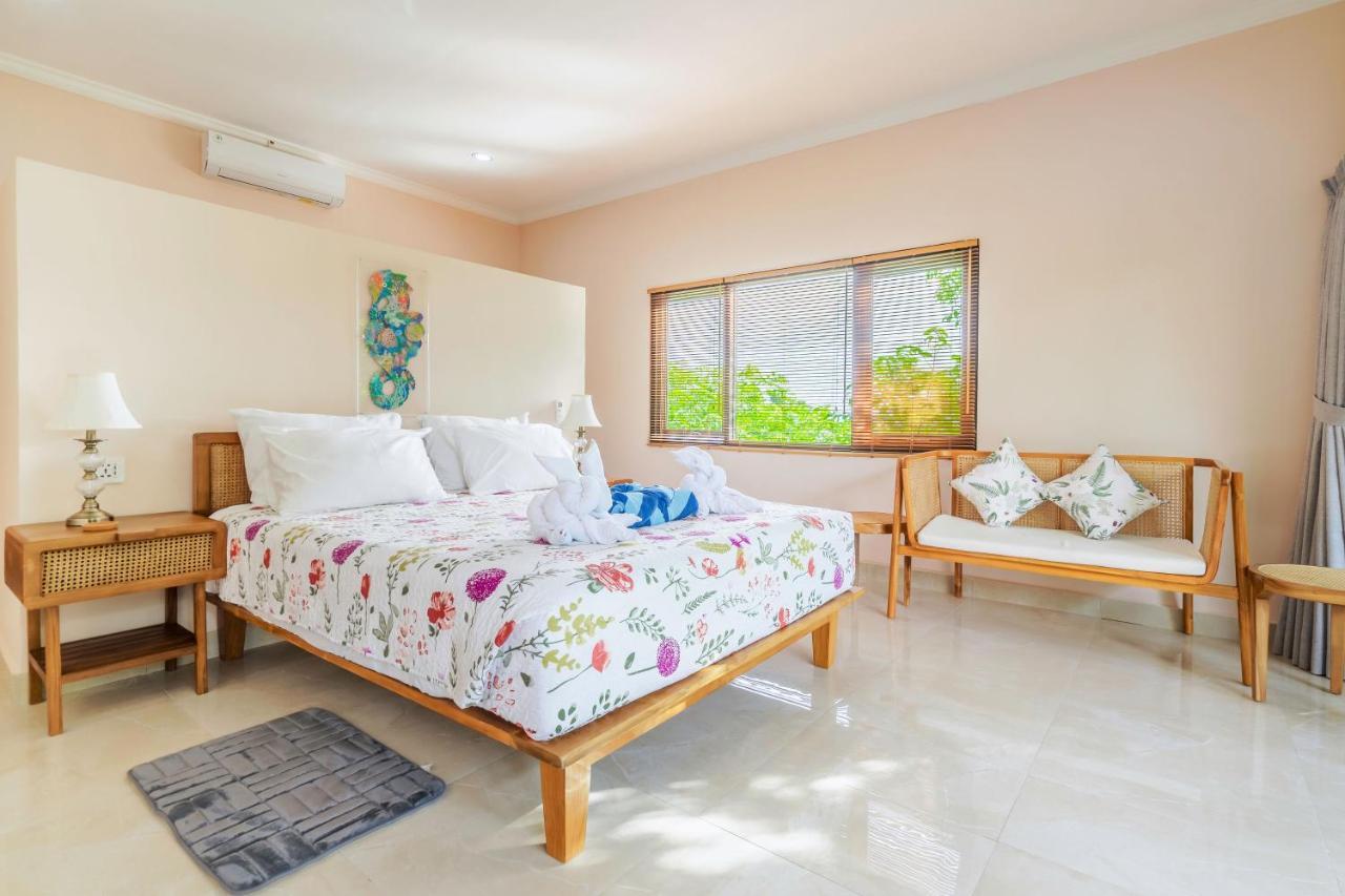 Lunar Dive Resort: Bamboo Villas Kubu Exterior photo