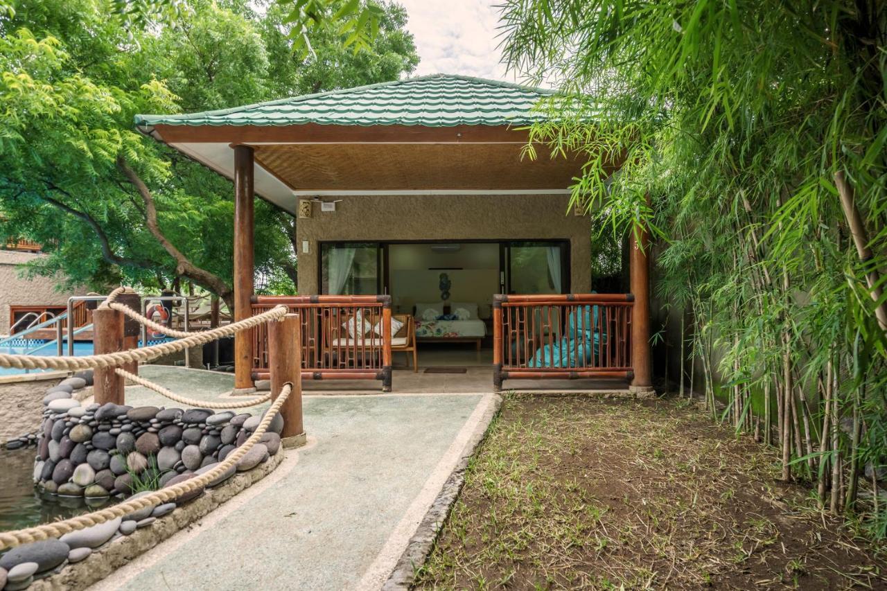Lunar Dive Resort: Bamboo Villas Kubu Exterior photo