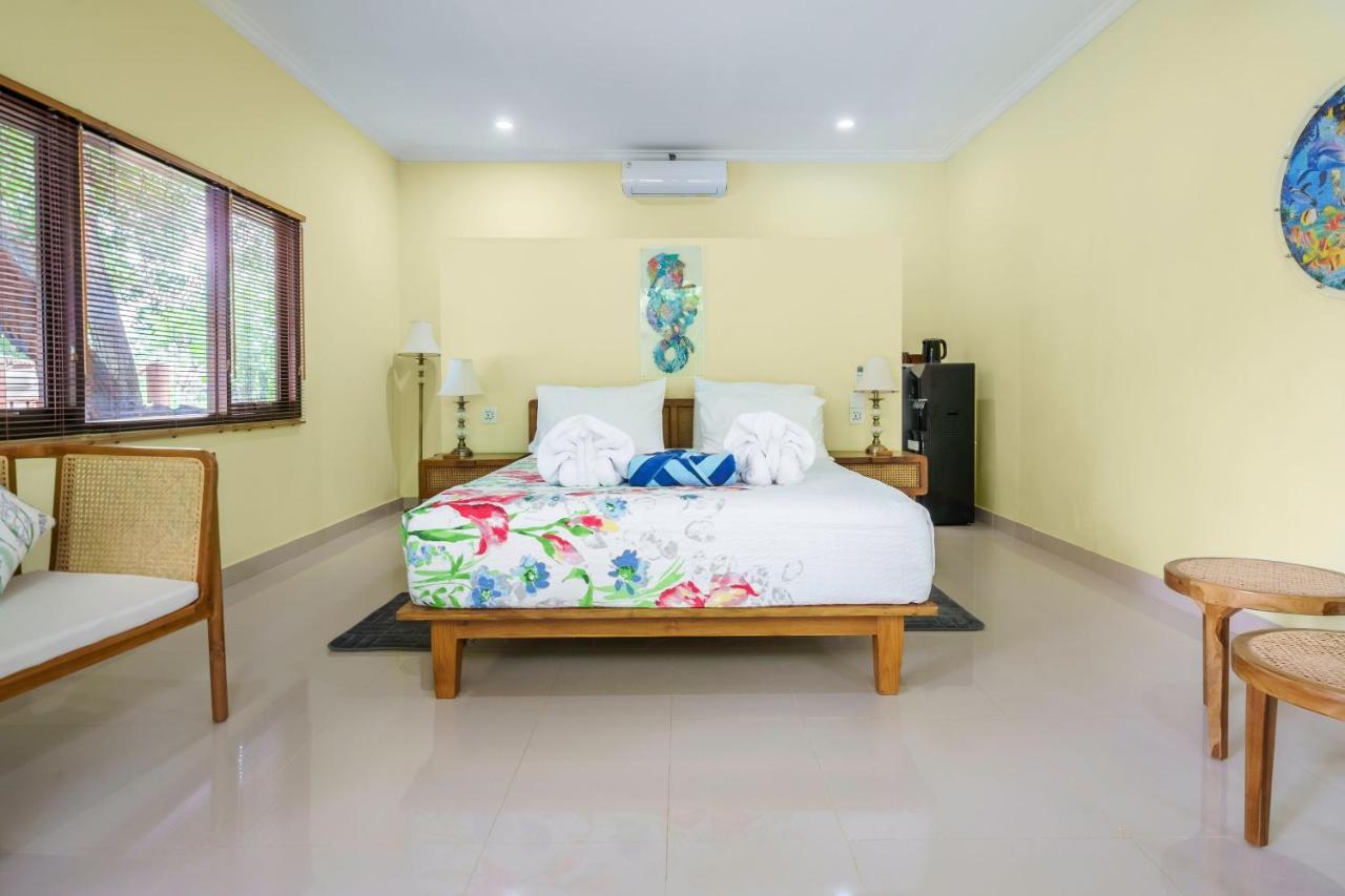 Lunar Dive Resort: Bamboo Villas Kubu Exterior photo