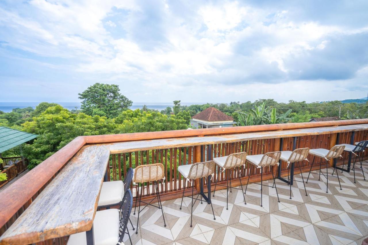 Lunar Dive Resort: Bamboo Villas Kubu Exterior photo