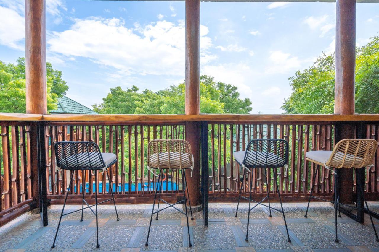 Lunar Dive Resort: Bamboo Villas Kubu Exterior photo