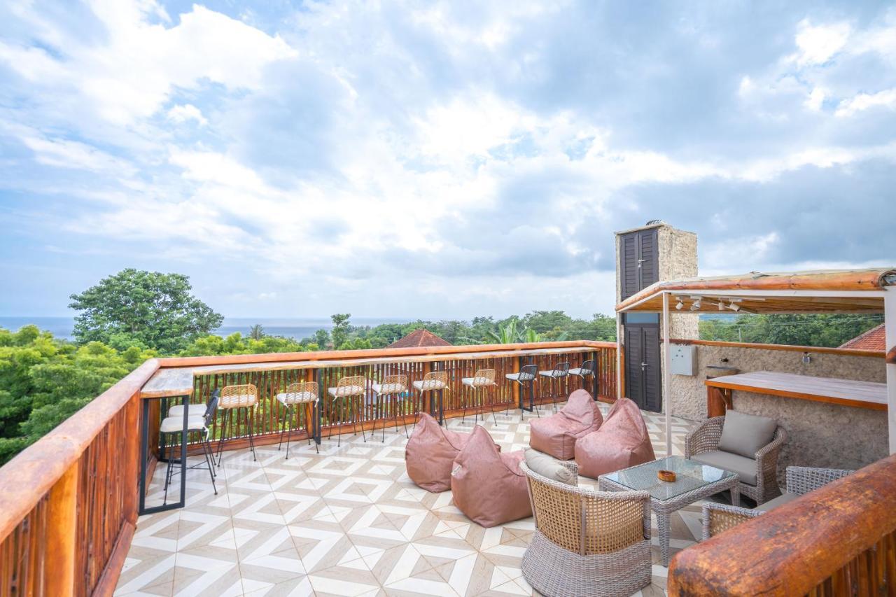 Lunar Dive Resort: Bamboo Villas Kubu Exterior photo