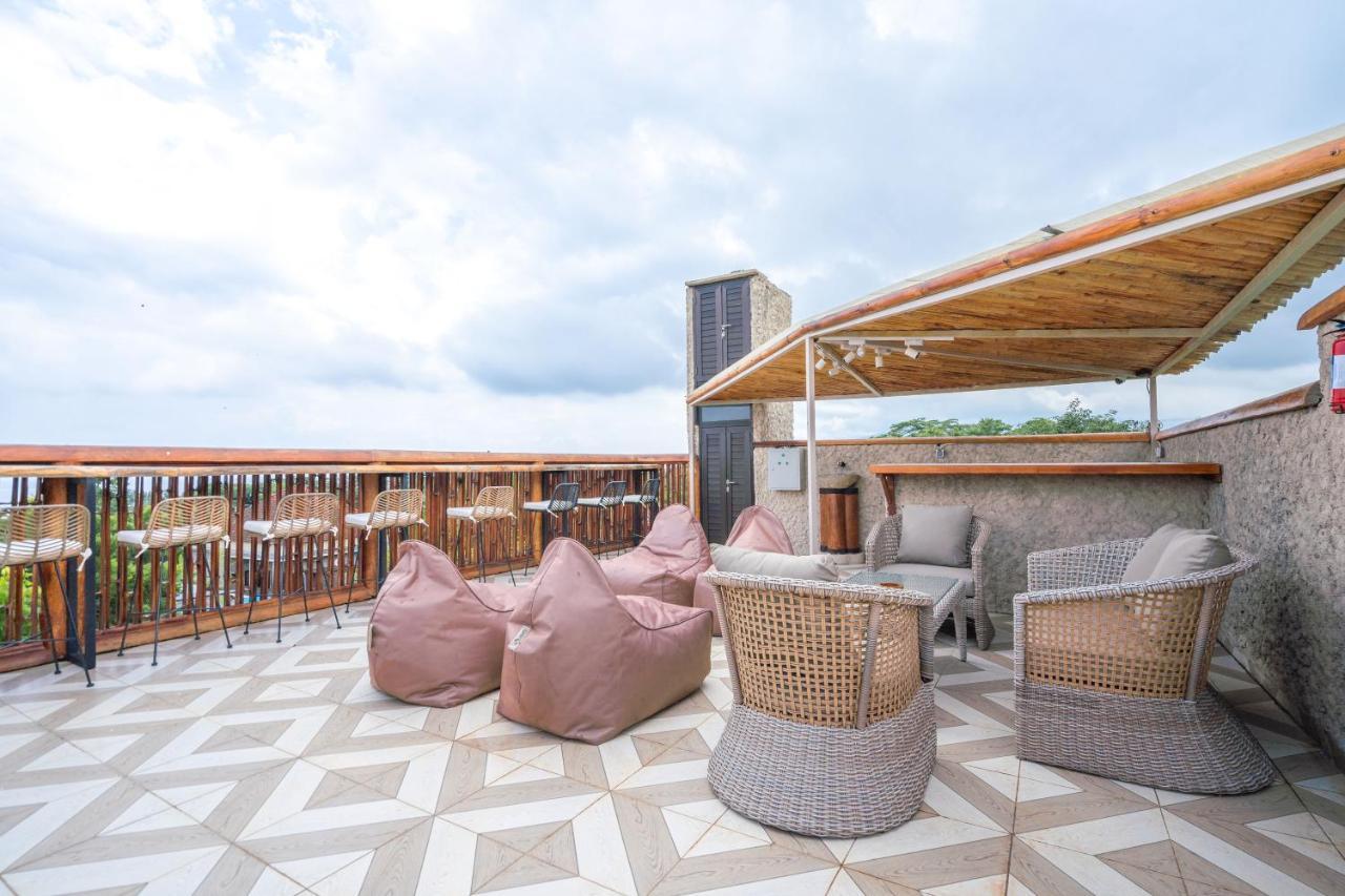 Lunar Dive Resort: Bamboo Villas Kubu Exterior photo