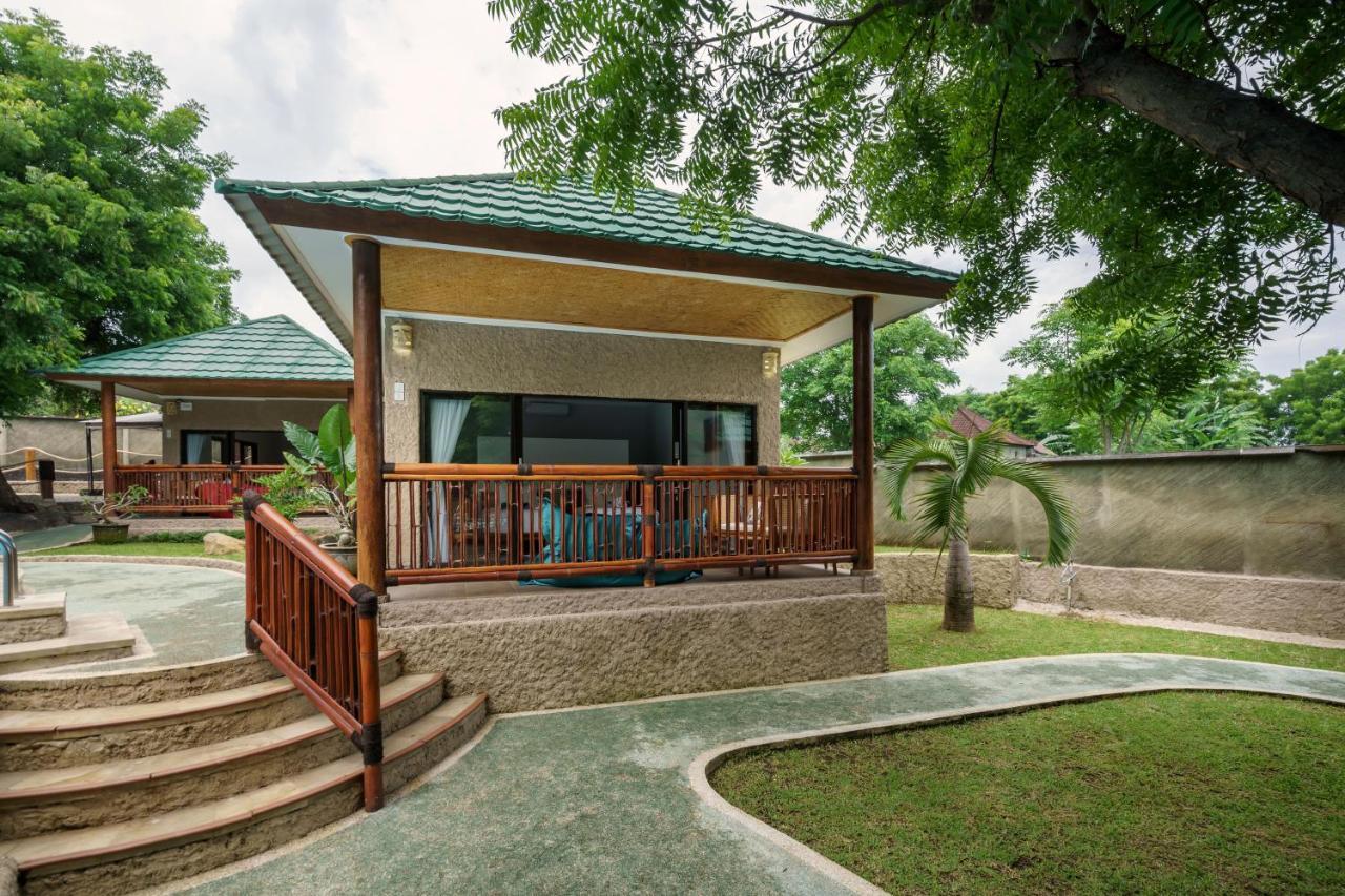 Lunar Dive Resort: Bamboo Villas Kubu Exterior photo